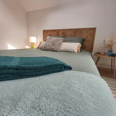Family For 6 People, 3 Bedrooms, Fenced Garden فيلة