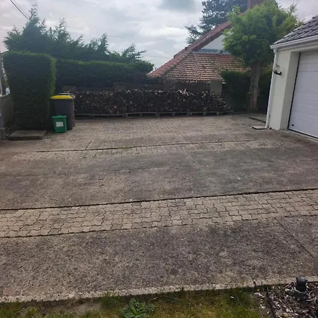 Family For 6 People, 3 Bedrooms, Fenced Garden فيلة